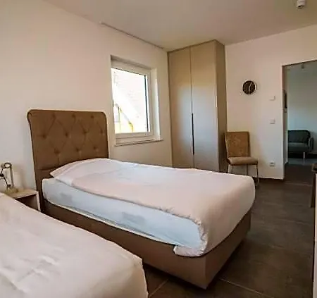 Mey Boardinghouse Hotel *
